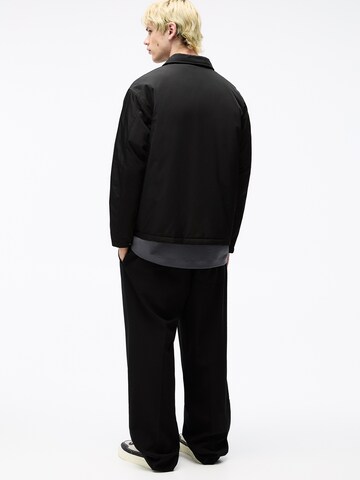 Geacă de primăvară-toamnă de la Pull&Bear pe negru