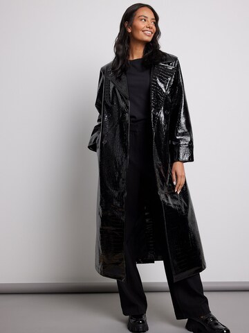 NA-KD Between-Seasons Coat in Black: front