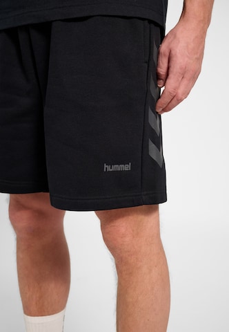 Hummel Regular Shorts in Schwarz