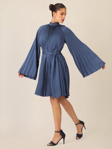 APART Kleid in Blau