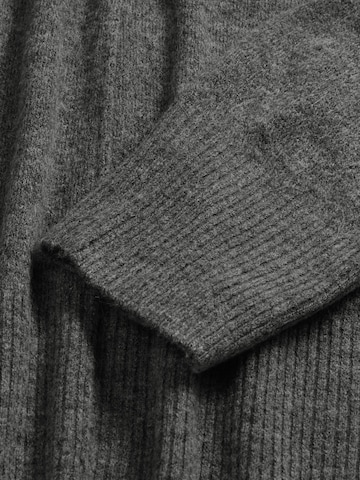 Pullover extra large di bonprix in grigio