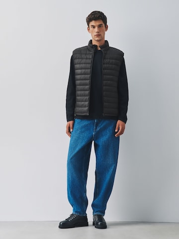 Next Vest in Black