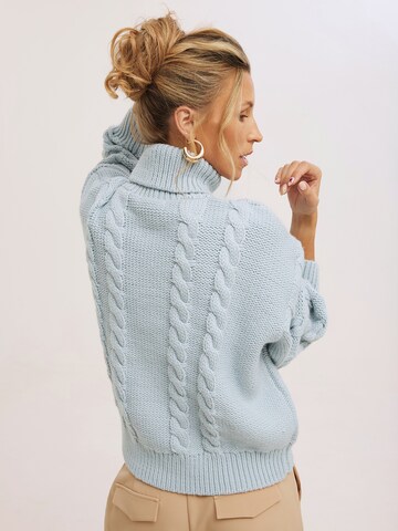 Kamila Šikl Pullover in Blau