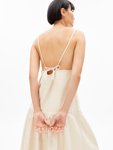 Robe ARMEDANGELS en beige