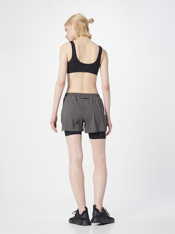 Newline Regular Sportshorts 'Detroit' in Grau