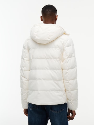 TOMMY HILFIGER Prehodna jakna | bela barva