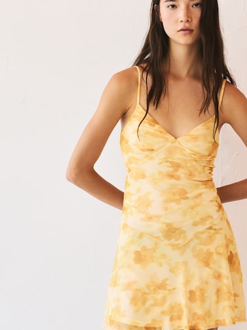 Pull&Bear Nyári ruhák - sárga: elől