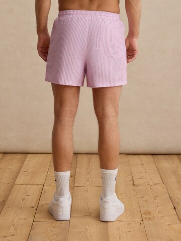 DAN FOX APPAREL Badshorts 'Juri' i rosa