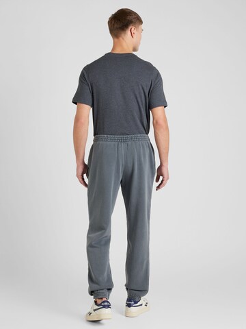 Effilé Pantalon de sport Reebok en gris