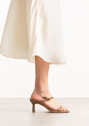 SACHA Sandale in Braun: Vorderseite