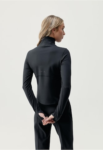 Born Living Yoga Shirt 'Leya' in Schwarz