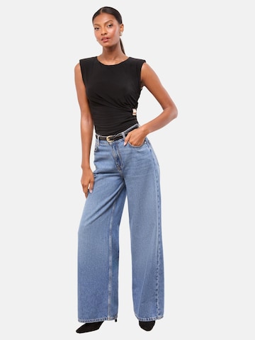 Top di Lipsy in nero