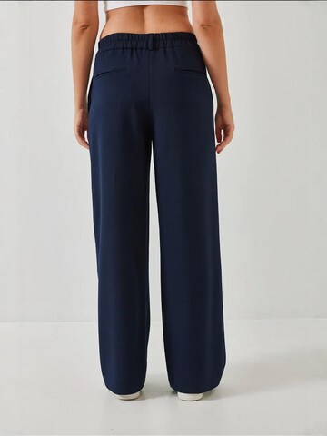 Bianco Lucci - Perna larga Calças em azul