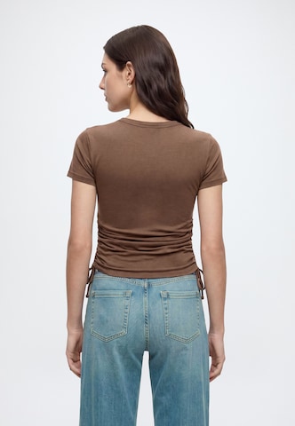 Tricou de la GAP pe maro