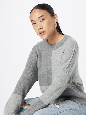 Abercrombie & Fitch Sweater in Grey