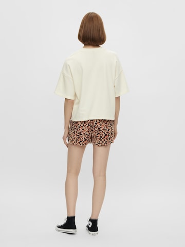 PIECES Regular Shorts 'Nya' in Beige