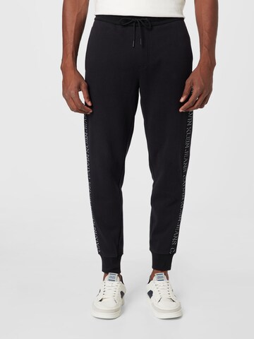 Calvin Klein Jeans Tapered Hose in Schwarz: Vorderseite