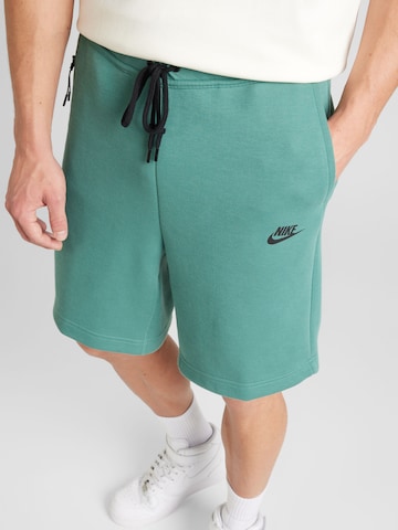 Nike Sportswear Loosefit Broek in Groen