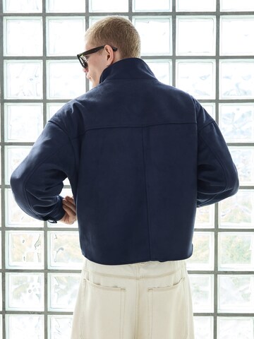 Veste mi-saison Bershka en bleu