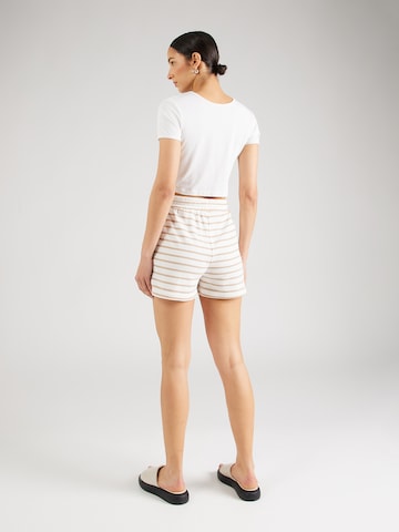 PIECES Regular Панталон 'CHILLI' в бяло