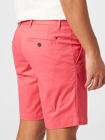 TOMMY HILFIGER Regular Shorts 'Brooklyn 1985' in Rot