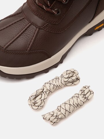 UGG Schnürstiefelette 'Adirondack XXV' in Braun