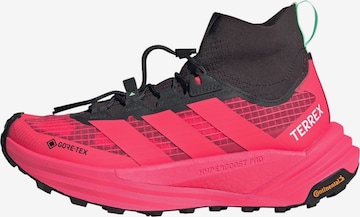 ADIDAS TERREX - Zapatos bajos 'Freehiker 3 Ultra' en rosa: frente