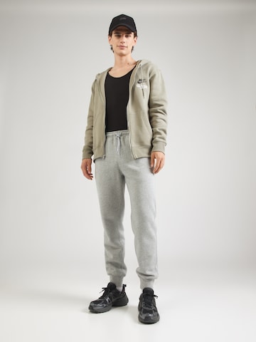 Nike Sportswear Tapered Nadrág 'CLUB' - szürke