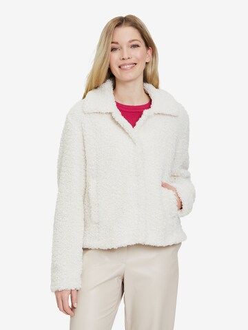 Betty & Co Between-Season Jacket in White: front