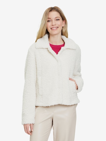 Betty & Co Between-Season Jacket in White: front