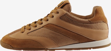 Baskets basses 'CHARLY' Högl en marron : devant