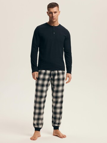 Henderson - Pijama largo 'Schlafanzug Langarm Rundhalsausschnitt Baumwolle Karomuster Noir' en negro