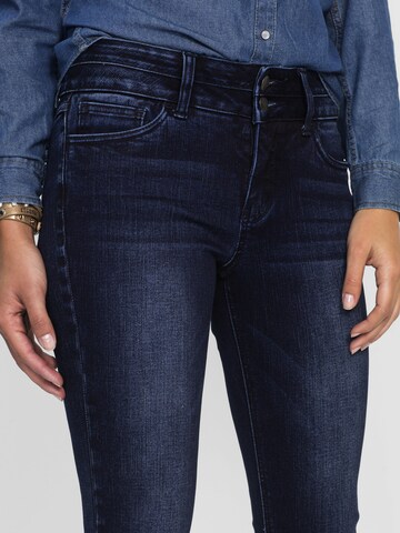 Slimfit Jeans di bonprix in blu