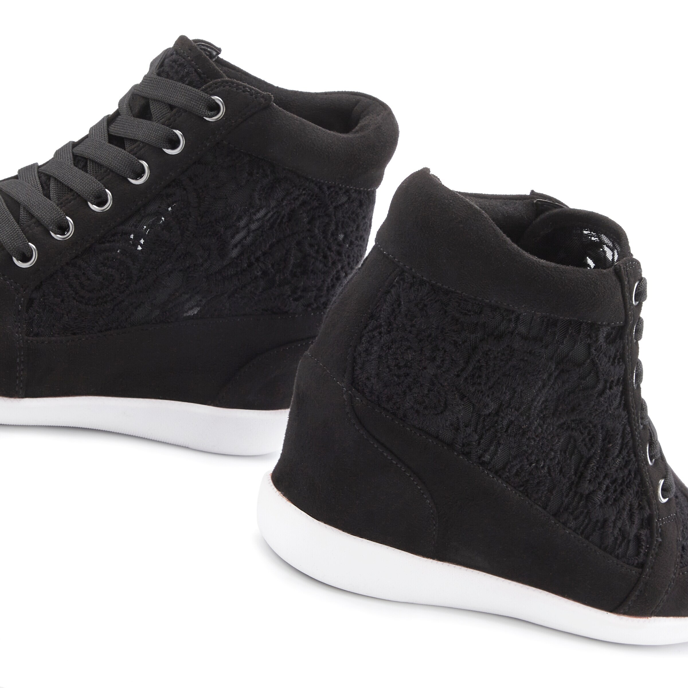 LASCANA Sneaker in Schwarz