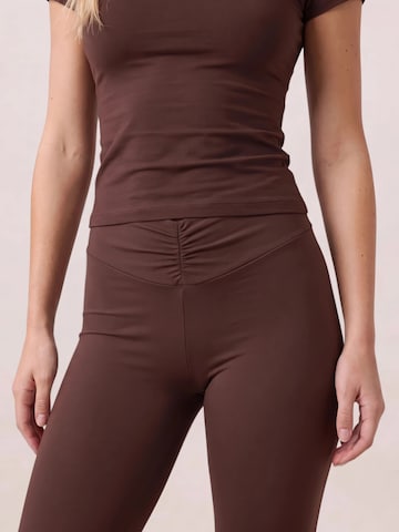 noar studios Flared Leggings in Braun