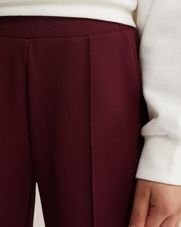 WE Fashion Regular Trousers in Red