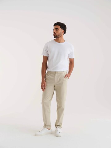 Regular Pantalon chino 'Jeremy' ABOUT YOU x Kevin Trapp en beige