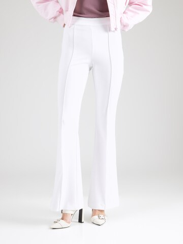 Flared Pantaloni 'EVELINA' di GUESS in bianco: frontale