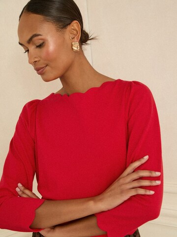 Tricou de la love & roses pe roșu