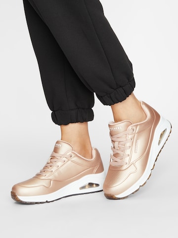 SKECHERS Sneakers laag 'Uno' in Goud: voorkant