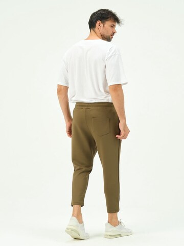 C&City Tapered Pants in Green