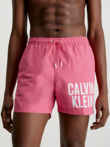 Calvin Klein Swimwear Badeshorts 'Intense Power' i pink: forside