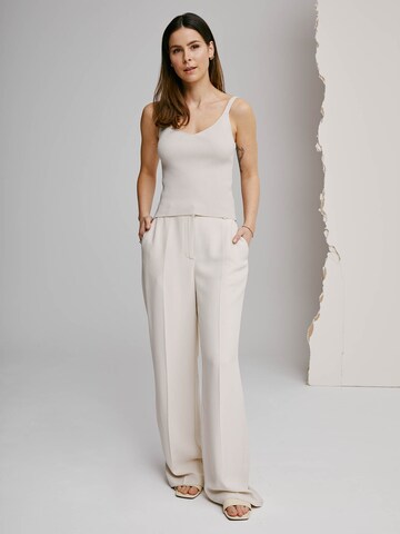 A LOT LESS Wide leg Pleated Pants 'Daliah' in White