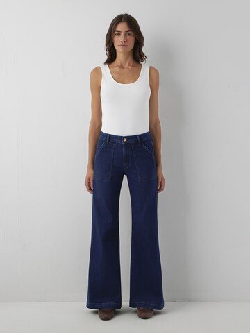 Mavi Flared Jeans in Blue: front