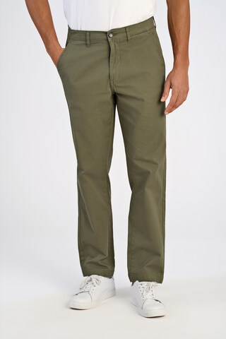 Lindbergh Regular Chino Pants in Green: front