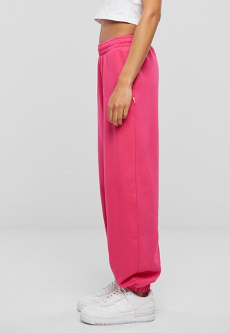 Tapered Pantaloni di Urban Classics in rosa
