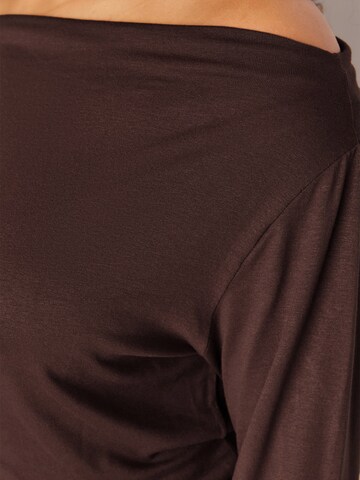 Trendyol Curve - Camiseta en marrón