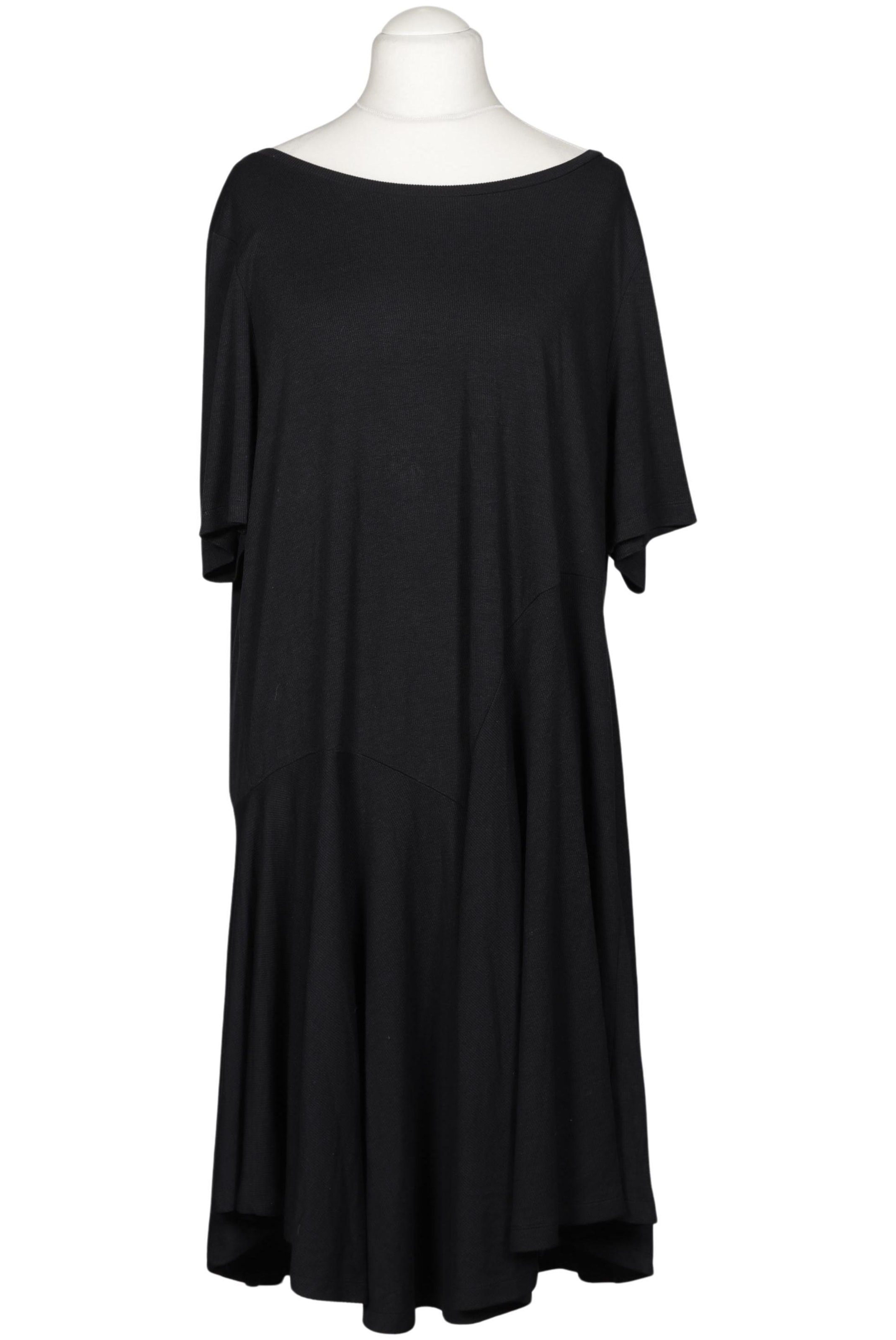 Sara Lindholm Dress in 6XL in Black: front