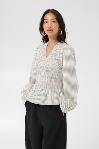 Part Two - Blusa em branco: frente