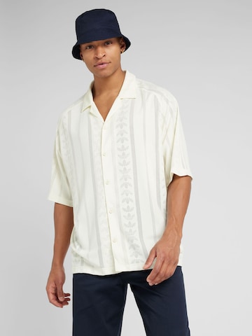 ADIDAS ORIGINALS Regular fit Skjorta 'FASH' i beige: framsida